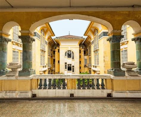 Pengunjung berpeluang menaiki menara ini dengan dek berkaca tertutup yang akan naik ke atas & berpusing 360 darjah secara berterusan. 10 TEMPAT PALING BERHANTU DI ASIA TENGGARA, BERANI UJI ...