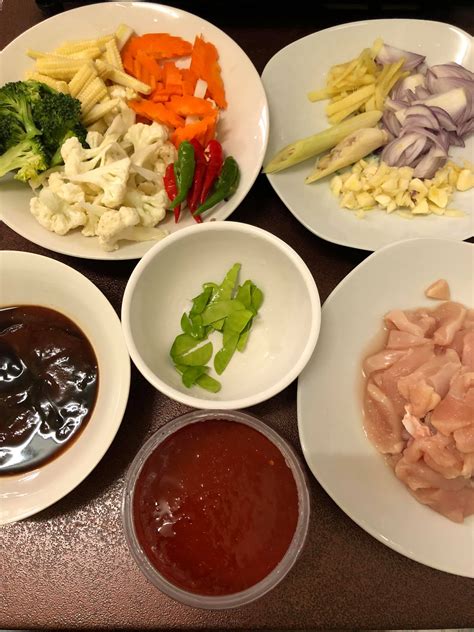 Cara buat sup paling mudah berkhasiat sup ayam abc simple chinese soup recipe malina lina pg. Kalau Masak Ayam Paprik Ikut Cara Ini, Punyalah Sedap ...