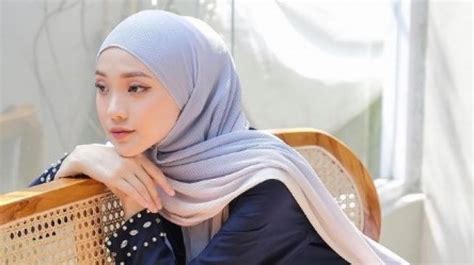 Profil Dan Biodata Julia Prastini Selebgram Muslim Yang Resmi Dinikahi