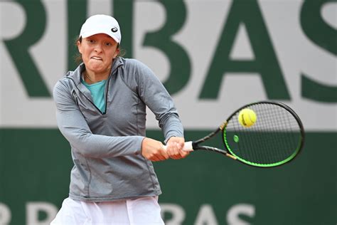 W turnieju singlistek zagra również magda linette, a w rywalizacji singlistów wystąpią hubert hurkacz i kamil majchrzak. Roland Garros Iga Świątek : Roland Garros 2021: Iga ...