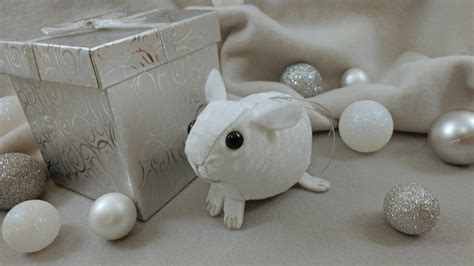 White Holly Guinea Pig Ornament Silver Citrine Mouse