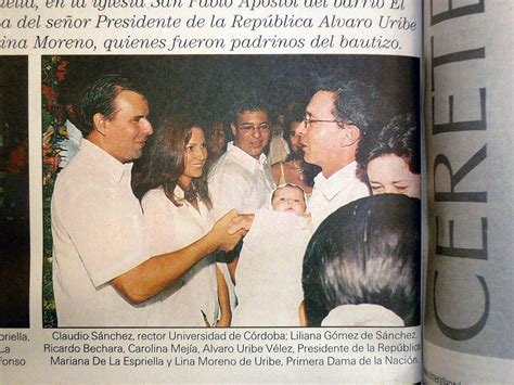 La imagen de donde cortaron al senador es la que a continuación se muestra, en donde está en compañía de personas totalmente distintas al círculo de escobar. Alvaro Uribe y familia Prontuario: Fotos "sociales" en "El ...