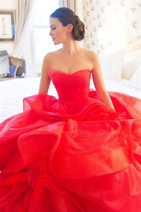 L'abito da sposa cinese che ho acquistato io online, mi ha permesso di risparmiare il 90% sul costo del mio abbigliamento. Abiti da sposa colorati: 5 alternative all'abito bianco