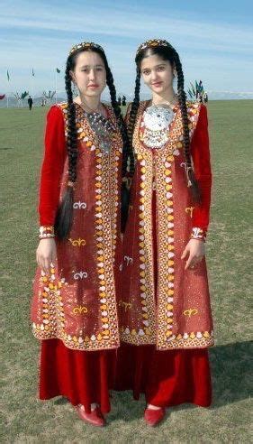 Turkmenistan S Traditional Clothes Traditional Outfits Traditional