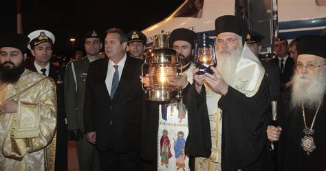 Αποκάλυψη είναι η φανέρωση του θεού στους θεούμενους αγίους τόσο της παλαιάς όσο και της καινής διαθήκης και αυτό βέβαια έγινε σε διάφορους βαθμούς όταν κανείς πάρει την παλαιά διαθήκη και υπολογίσει πότε ο κόσμος δημιουργήθηκε, πότε ο άνθρωπος εμφανίστηκε επί της γης, δεν. ΧΡΙΣΤΟΥ ΣΩΤΗΡΙA: ΔΕΝ ΕΙΝΑΙ ΕΥΚΟΛΟ ΝΑ ΞΕΓΕΛΑΣΕΙΣ ΤΟΥΣ ...