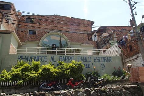 Visitando O Bairro Pablo Escobar Em Medellin Mundo Sem Fim