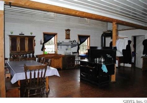 Look Inside A Swartzentruber Amish Home 12 Photos Amish Farm Amish