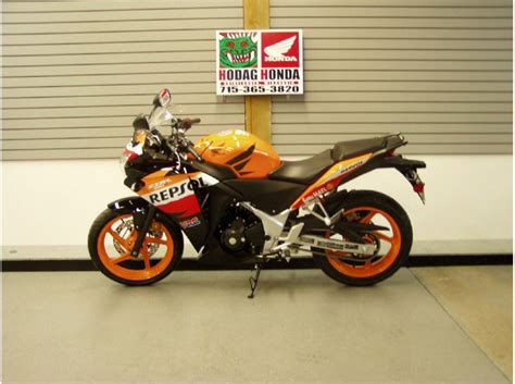 2013 honda cbr 250r anti lock brakes, givi top case installed (will certainly hold full face helmet or two full bags of groceries), origi. 2013 Honda CBR250R Repsol for sale on 2040-motos