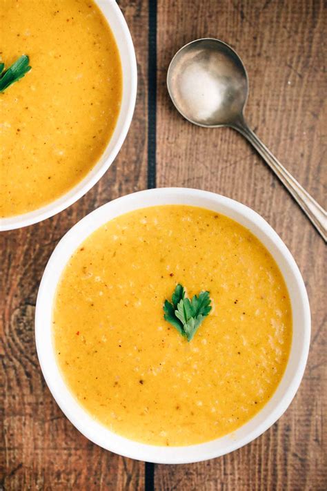 There are 5 affordable, seasonal and accessible main ingredients. Coconut Curry Cauliflower Soup - Veggie Chick