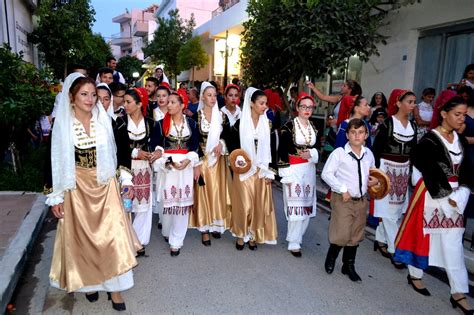 Συνοδεύεται από πλήθος μελωδιών, τις γνωστές «κοντυλιές». SADENTREPESE-ΣΑΔΕΝΤΡΕΠΕΣΑΙ !!!: ΚΙΣΑΜΟΣ 2017 ΚΡΗΤΙΚΟΣ ΓΑΜΟΣ