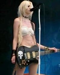 Taylor Momsen Nude Pussy Outtake