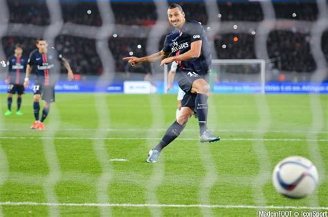 He joined galaxy after a short spell at manchester united, having also played for psg, juventus, barcelona, ac milan and inter. Photos Foot - but de Zlatan Ibrahimovic - 04.10.2015 - PSG ...