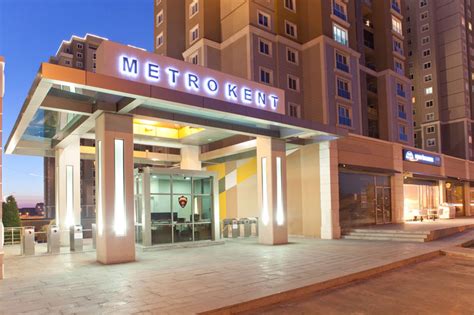Metrokent has an island platform serviced by two tracks. Metrokent | Kiptaş