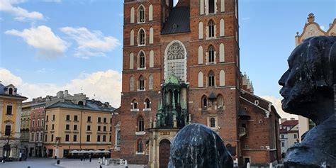 Obostrzenia mają obowiązywać od soboty, 8 sierpnia. Koronawirus: Polska. Nowe obostrzenia sondaż - Wiadomości