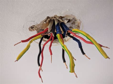 Wiring A Ceiling Light With 4 Cables Diynot Forums