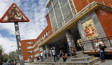 Sep 18, 2021 · tras la celebración de un macrobotellón que, en la noche del viernes, concentró en la ciudad universitaria de madrid a más de 25.000 personas, el decano de la facultad de derecho de la. La Facultad de Derecho de la Complutense condena las ...
