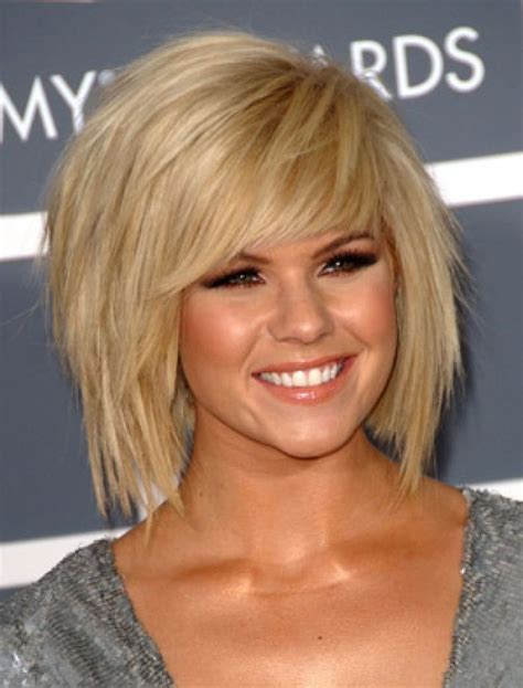 Now can find amazing medium hairstyles that suit them and add volume to their hair, like layered hairstyles and other stylish and trendy haircut and the parted layers give an amazing structure to the shoulder length style. 5 Medium-Length Hairstyles for Fine Hair - Women Hairstyles