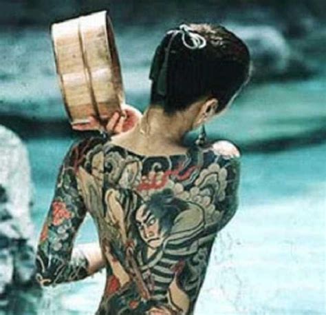 yakuza woman s body portrait is full of tattoos pretty but esteem yakuza tattoo female