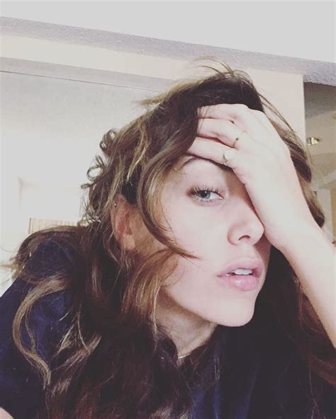 Öykü karayel lise son sınıfta kenter tiyatrosuna yazılmış ve böylelikle oyunculuk hayallerine ilk adımı atmıştır. Öykü Karayel on Instagram: "😒Hava bi' gariiip ...
