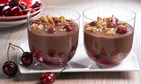 Dieser fruchtig kuchen aus der springform mit mürbeteig ist einfach gemacht und schmeckt mit fruchtigen sauerkirschen und knusprigen streuseln köstlich. Kirsch-Schoko-Dessert | Rezept | Schoko dessert, Dessert ...