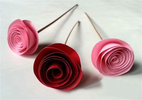 Rolled Paper Rose · How To Make A Flowers & Rosettes ...