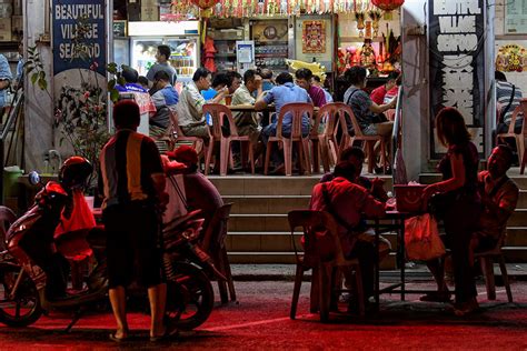 Isu ini tidak hanya dihadapi oleh satu negara saja, melainkan dihadapi oleh berbagai negara di belahan dunia. Ahli Politik Malaysia Eksploitasikan Isu Perkauman, Kata NGO