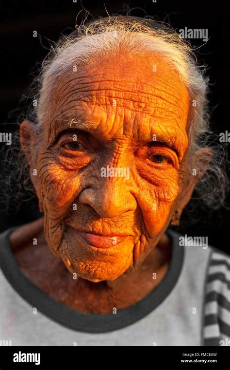 Wrinkled Old Woman Hi Res Stock Photography And Images Alamy