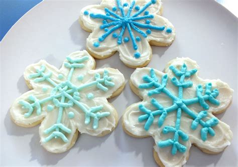 These cookies taste great with green tea, so you can enjoy green tea benefits as well as their fantastic taste. Disney Frozen Snowflake Cookies - Two Sisters