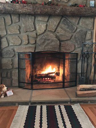 At seasons cabin rentals, you can relax in our luxury cabins, complete with everything you need to enjoy the outdoors.my services are accessible for short and long term vacation cabin rentals alike so that you can enjoy a long romantic weekend or a fun family reunion. All Seasons Cabin Rentals - UPDATED 2018 Prices & Cottage ...