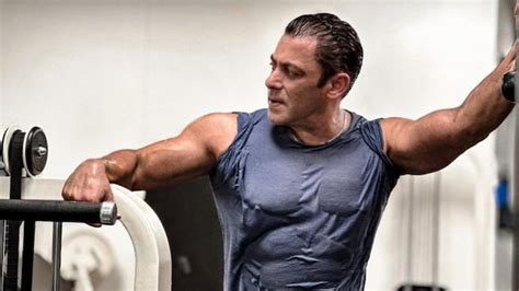 Salman Khan Flaunts His Six Pack Abs In New Pic From Gym Fans Say