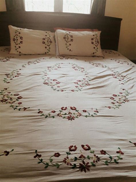 Embroidered Bedsheet Using A Beautiful Floral Pattern Embroidered Sheets Handmade Bed Sheets