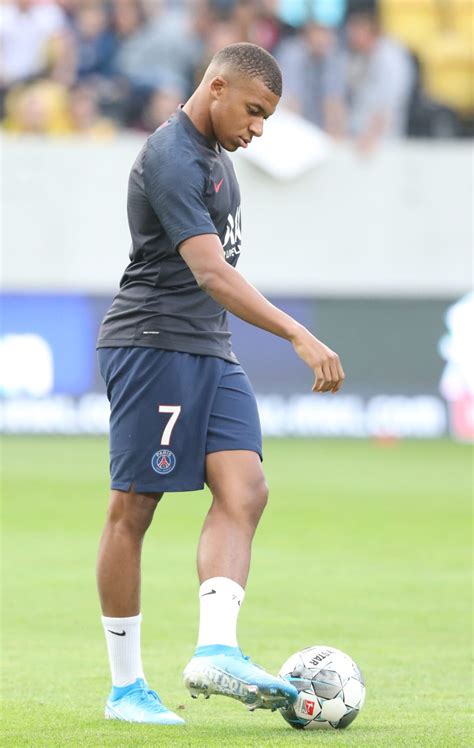 Based on what i know, kylian mbappe is not a muslim, but i saw a youtube video which claimed that paul pogba is a muslim. Kylian Mbappé a fixé une condition pour prolonger son ...