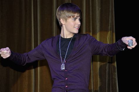 We show you how to style your hair like justin bieber. Justin Bieber Cuts His Hair