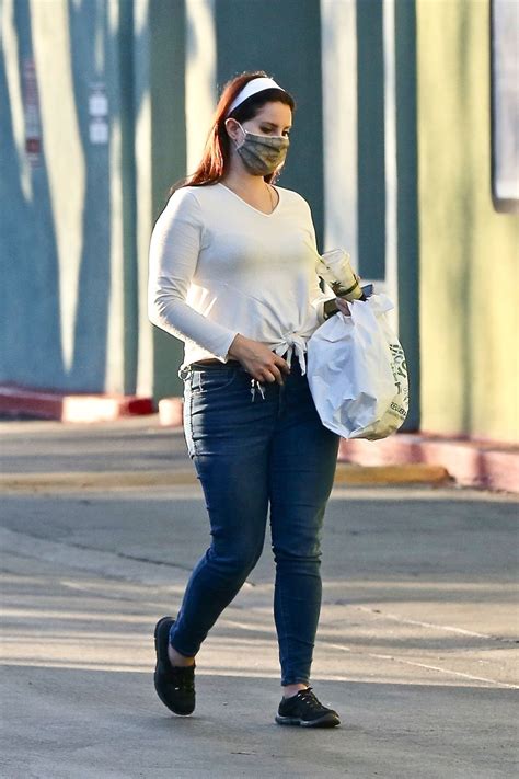 ℗ 2021 lana del rey, under exclusive licence to universal music operations limited. Lana Del Rey - Out in Studio City 01/10/2021 • CelebMafia