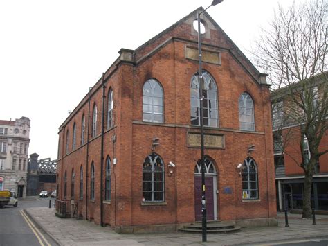 Liverpool road station is a railroad (railway) station that was completed in 1830. Zondagsschooltje in de oude arbeiderswijk Castlefield van ...