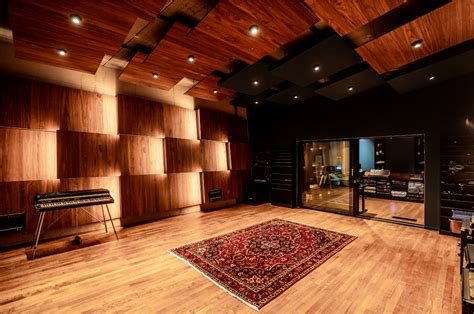 Martin garrix's gear and equipment including the fender stratocaster electric guitar, ibanez ts9 tube screamer, and in a studio session video, martin garrix said he uses different versions of f. Martin Garrix's STMPD recording studios finishes ...