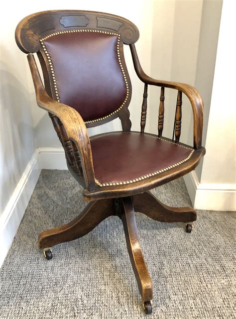 The aloria series ergonomic office chair by oak hollow furniture comes equipped with an upgraded, soft and supple genuine cowhide leather seat. Antique Oak Swivel Office Desk Chair | 681113 ...