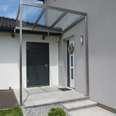 Ll modernes vordach für die haustür kaufen bei fensterversand.com | haustürüberdachungen aus glas mit gestell aus aluminium als rundbogen oder flachdach und holzgestelle als pultdach. Eingangsüberdachung · Vordach · Maurhart
