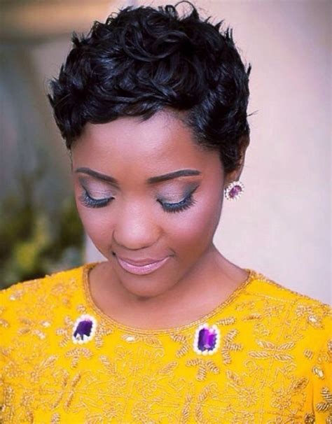 The 80s are the phenomenal years for the fashion world. short hairstyles for black women in 1980s | Really short ...