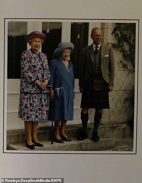 Из википедии — свободной энциклопедии. Рождественские открытки от королевы Елизаветы Второй и ...