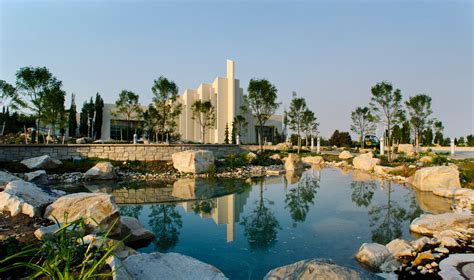 Rexburg, idaho gets 14 inches of rain, on average, per year. BYU-Idaho is the fifth safest college campus in the U.S ...