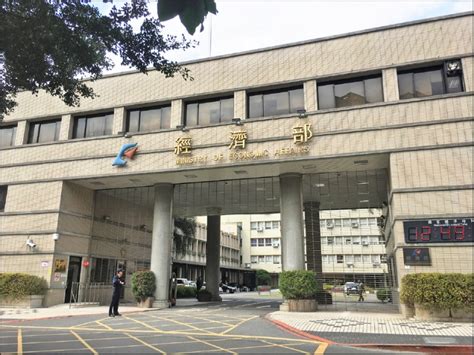 The site owner hides the web page description. 防中資挖角 研究型辦事處限縮業務 - 自由財經