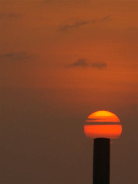 Those bothersome empty walls in your apartment that you just can't seem to fill — why not project a sun beam? Sunset | Novelty lamp, Table lamp, Lamp