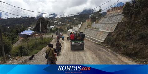 Rata2 jalan trans papua belum memiliki penerangan, rawan di malam hari. Biaya Membangun Trans Papua Rp 3,8 Triliun