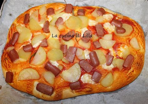 Pomodoro, mozzarella, wurstel, patatine fritte. Pizza: Pizza Wurstel e patate