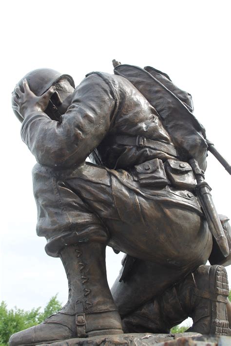 Life Size Bronze Kneeling Soldier Military Memorial Monument