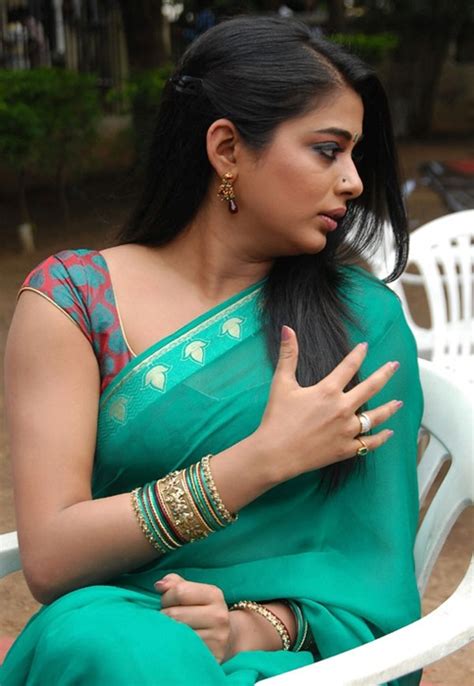 South Indian Sexy Actress Priyamani Hot Saree Stills Lathapriyamani