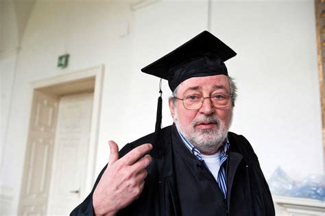 Ritiratosi dalle scene ormai da qualche anno a causa della sua malattia, battiato era ricomparso sui social dopo la frattura al femore e al bacino, ma non più in pubblico. Guccini, 75 anni da poeta e cantore della rivoluzione ...