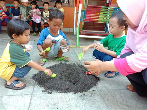 Berbagai bencana alam yang datang silih berganti rasanya sudah menjadi hal yang akrab bagi penduduk indonesia. PENERAPAN PENDIDIKAN HOLISTIK PADA POLA BELAJAR EFEKTIF ...