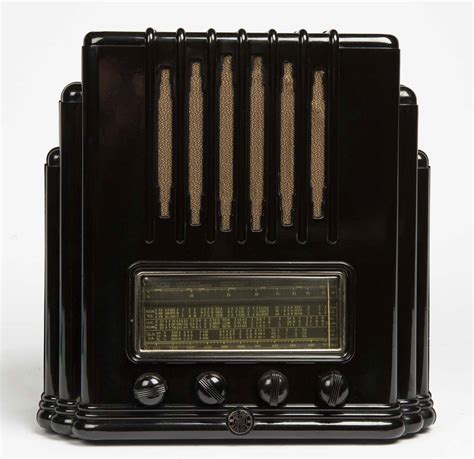 the fisk a w a radiola big brother empire state mantel radio in black bakelite case with back